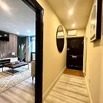 Fabulous Large Apartment In Great Location