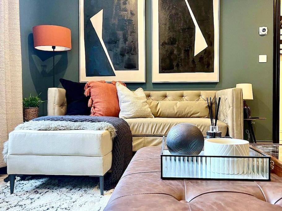 Fabulous Large In Great Location Apartment