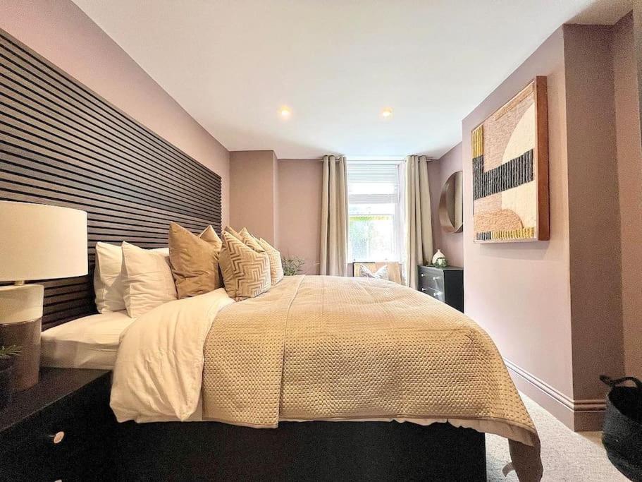 Fabulous Large In Great Location Apartment