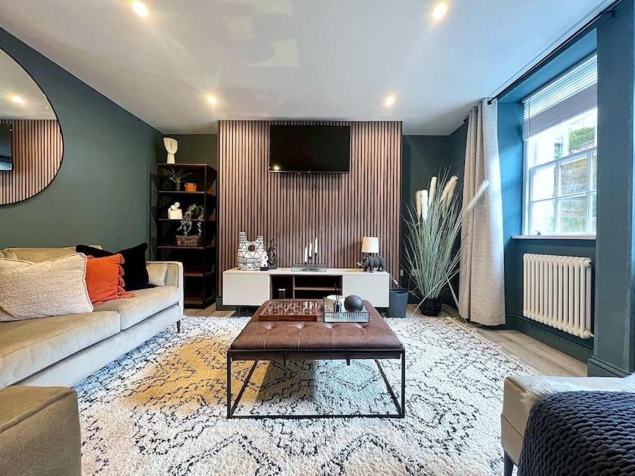 Apartment Fabulous Large In Great Location