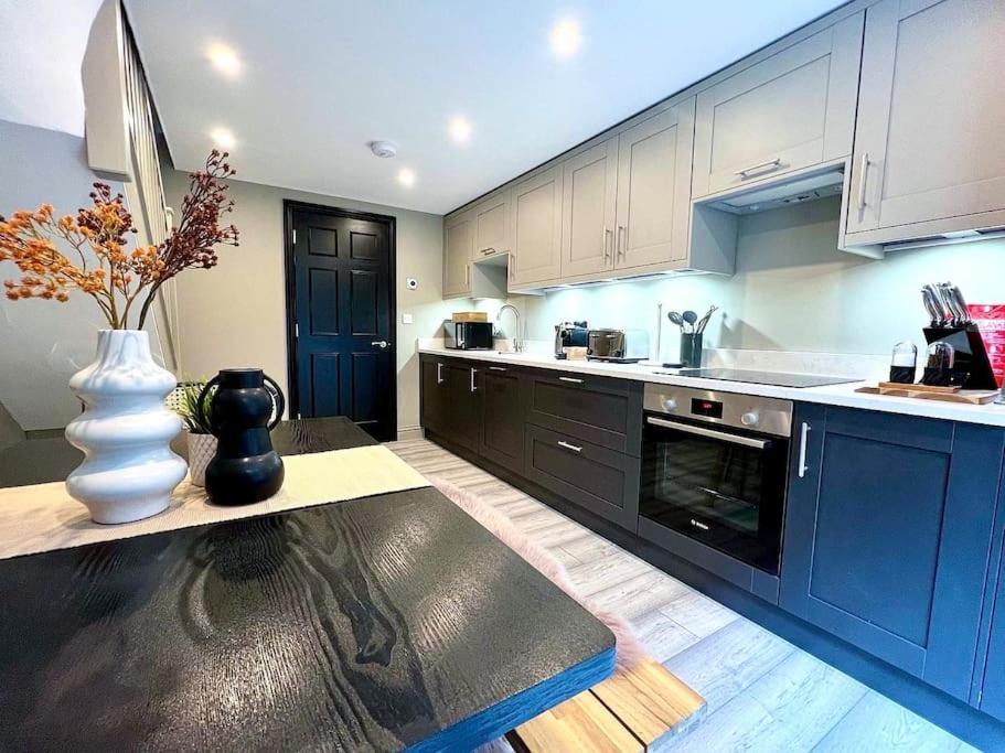 Fabulous Large In Great Location * Bath
